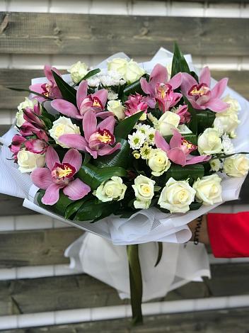 Букет цветов из: Розы и Хризантемы в Бронницах