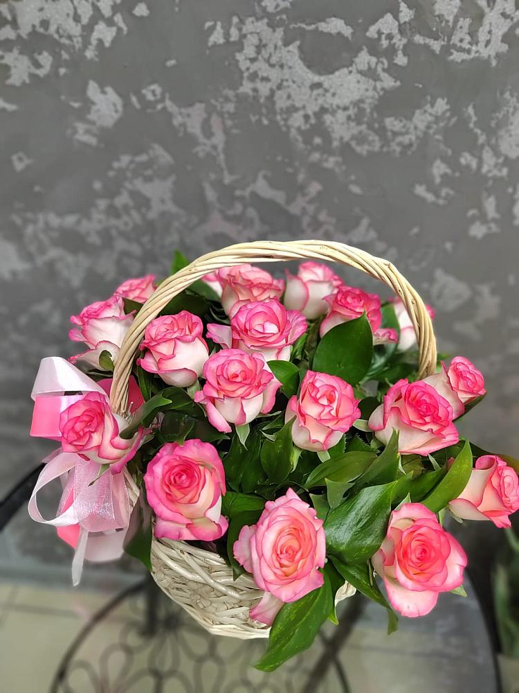 Цветочная композиция из Розы в корзине в Бронницах