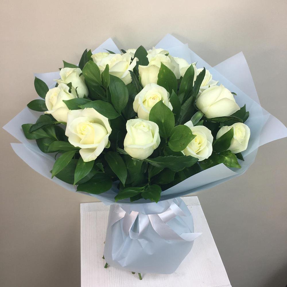 Букет 15 Белых роз Проуд в Бронницах