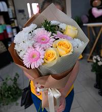 Букет цветов из:  Герберы, Розы и Хризантемы в Бронницах