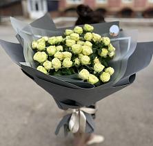 Букет Белые кустовые розы Солинеро в Бронницах