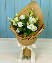 Букет цветов из:  Хризантемы и Лизиантусы в Бронницах