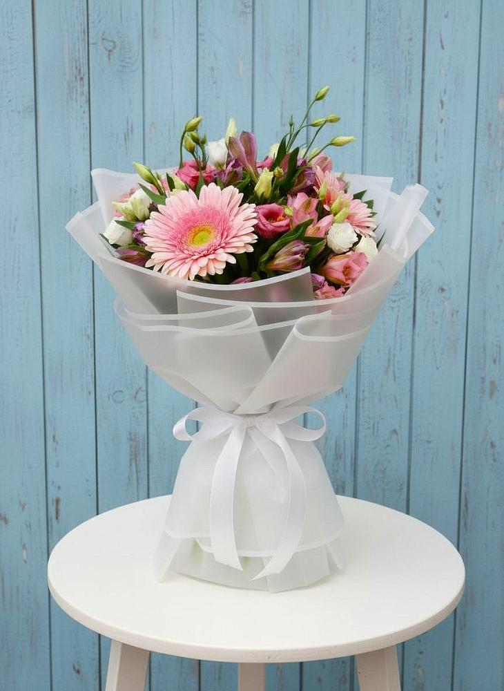 Букет цветов из: Герберы, Альстромерии и Лизиантусы в Бронницах