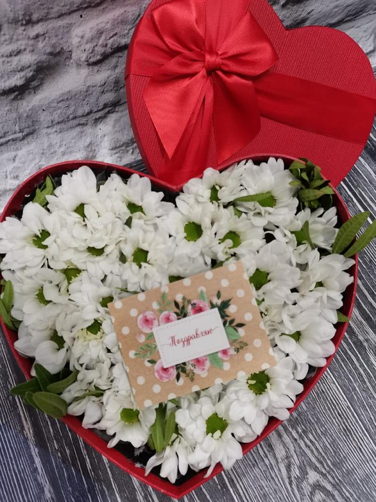 Цветочная композиция из Хризантемы в виде сердца в Бронницах