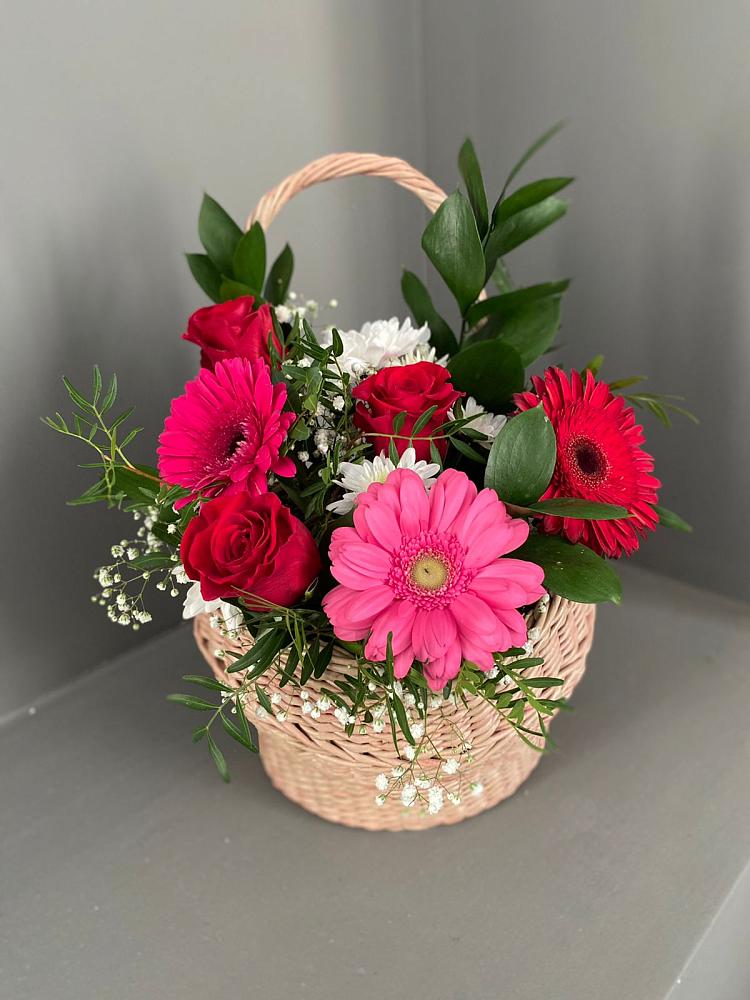 Цветочная композиция из Розы, Хризантемы и Герберы в корзине в Бронницах