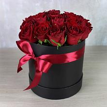 Цветочная композиция из Розы в шляпной коробке в Бронницах