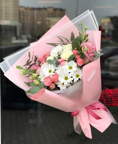 Букет цветов из: Розы, Лизиантусы и Хризантемы в Бронницах